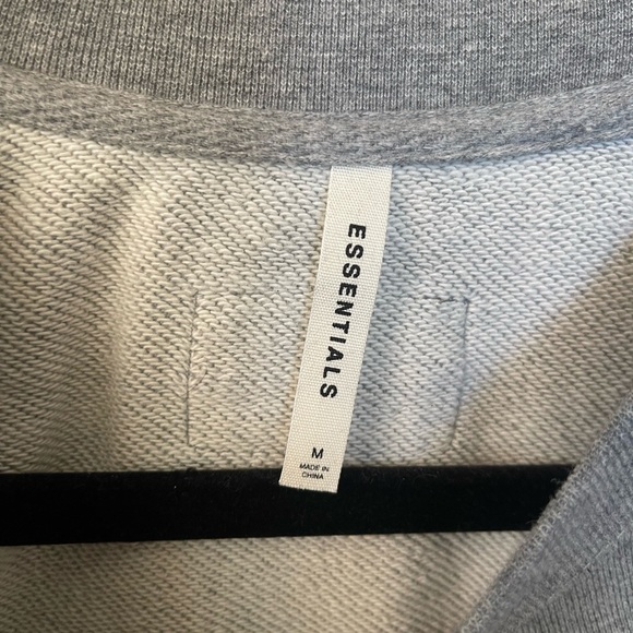 Fear of God Essentials Crewneck - Picture 4 of 5